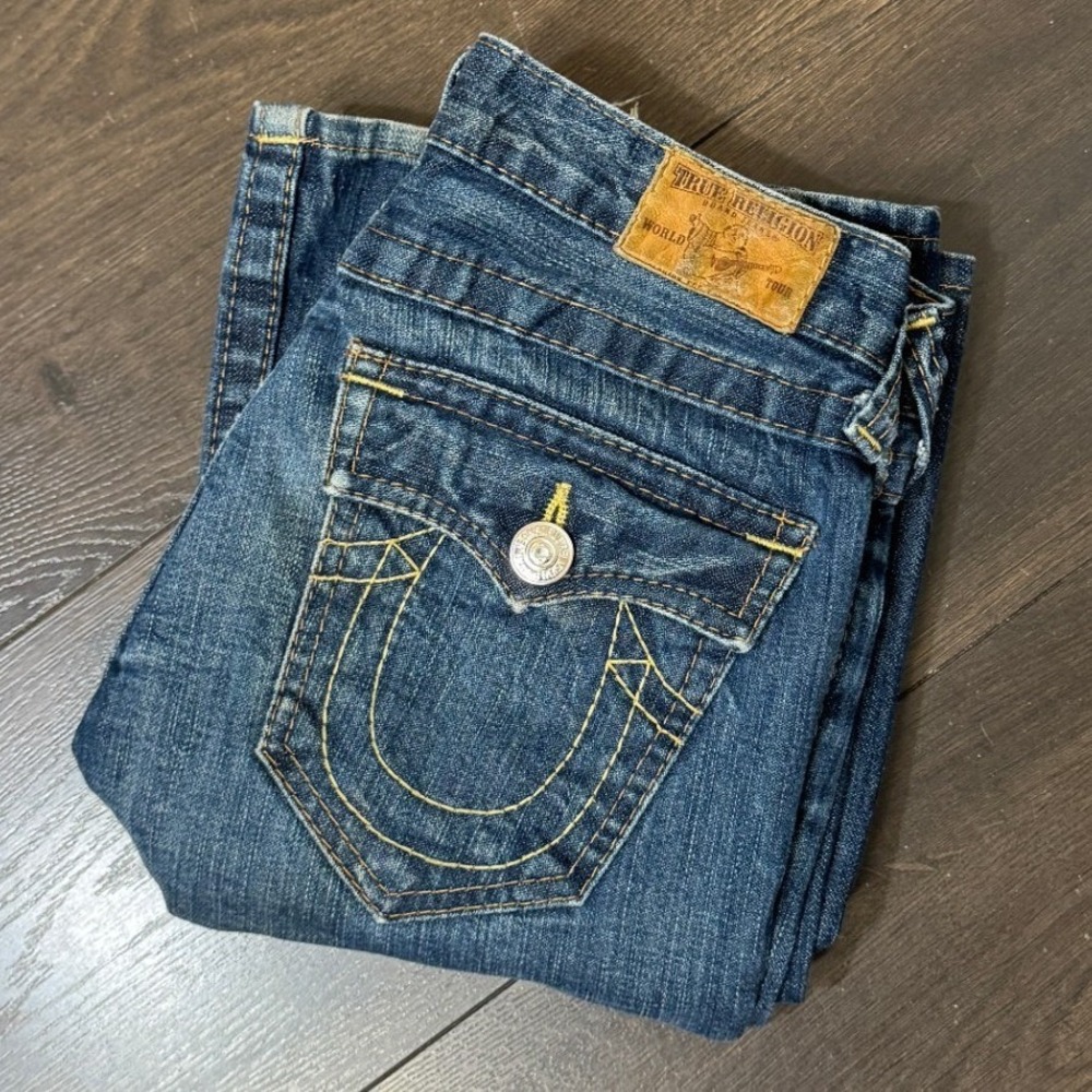 True Religion Jeans 26 x 32.5 Bootcut Medium Wash Flap Pocket Low Rise Stretch